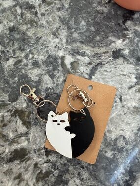 Yin Yang Cat Keychain - Black & White Cute Cat Charm